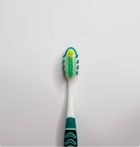 BROSSE À DENTS EXTRA CLEAN -SOIES MOYENNES (VERT-BLANC) CHOGAN